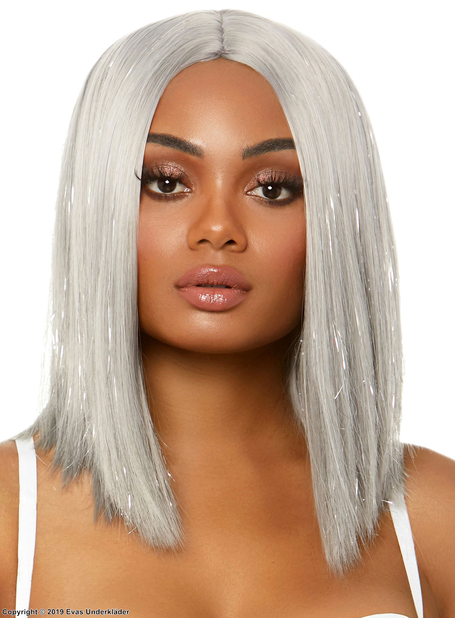 Short wig, tinsel, straight hair, center part, inverted cut